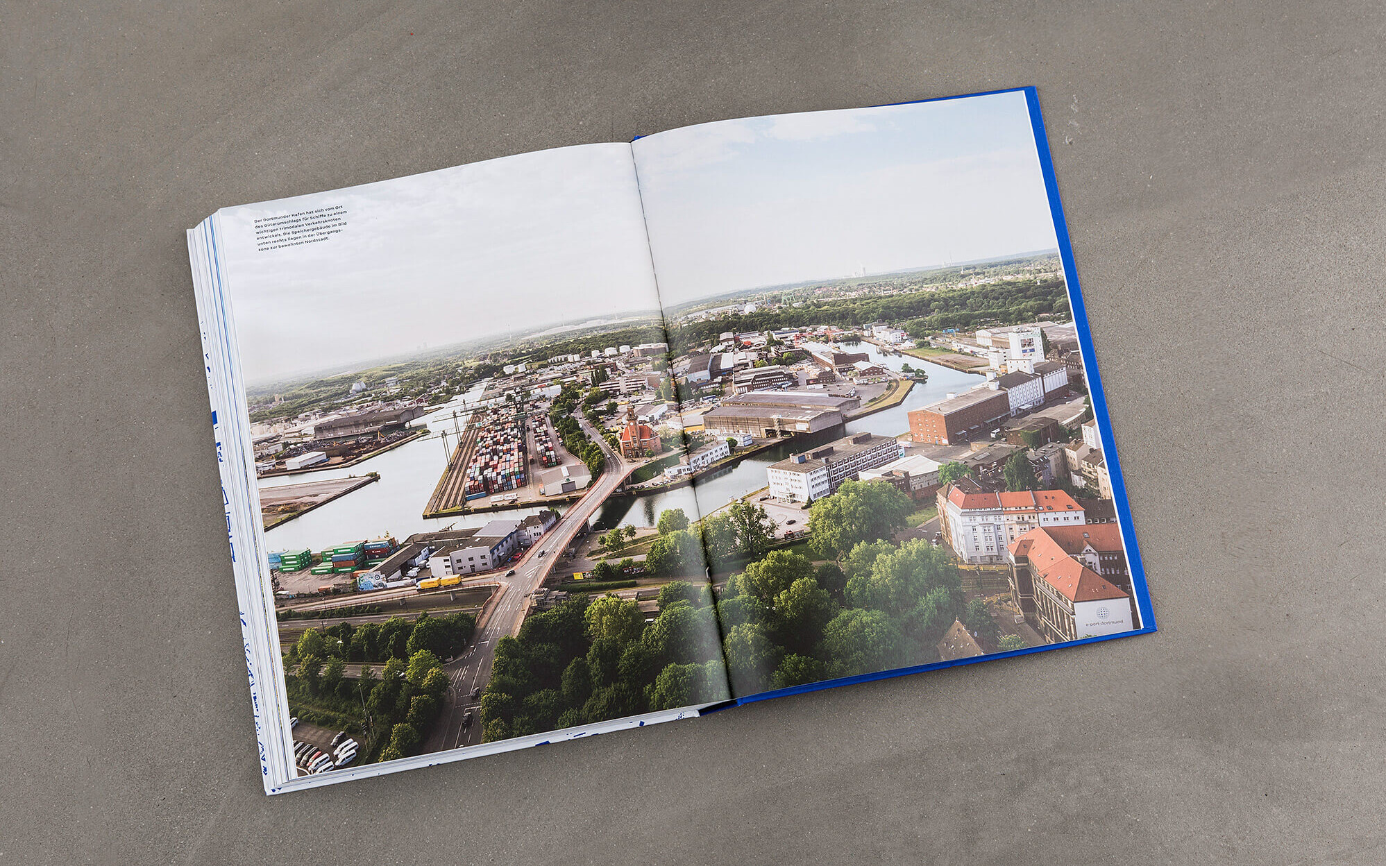 Vollflächiges Bild auf einer Doppelseite aus dem Buch Dortmund bauen