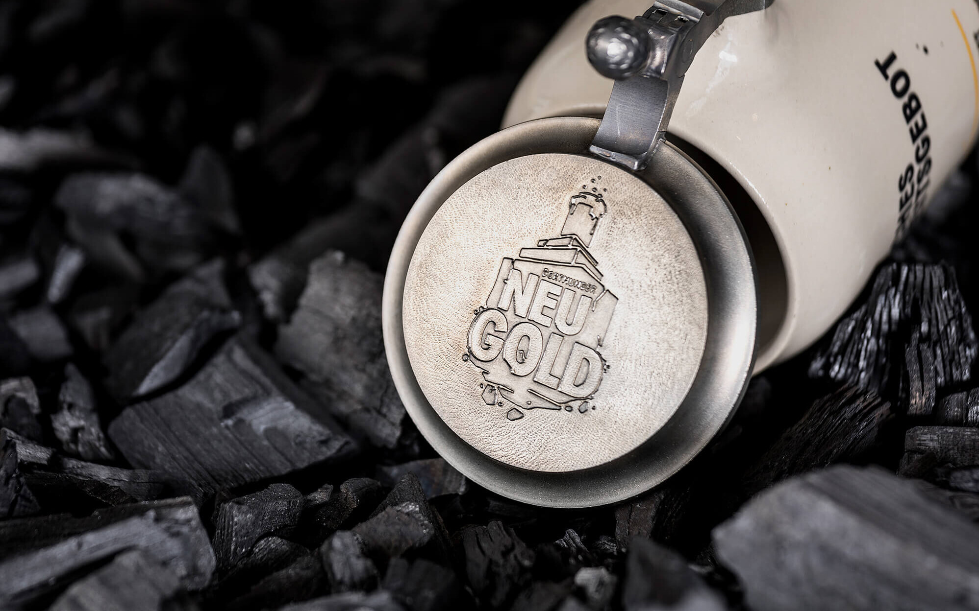 Der Dortmunder Neugold Bierkrug-Deckel im Corporate Design